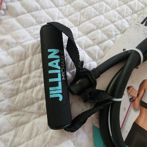 Resistance - Picture 4 of 5